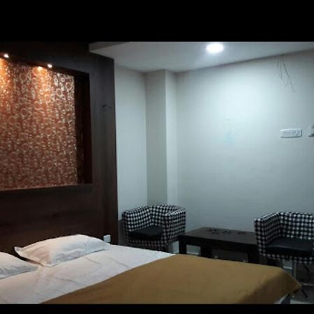 Hotel Gowri Sankar Ambāsamudram 외부 사진