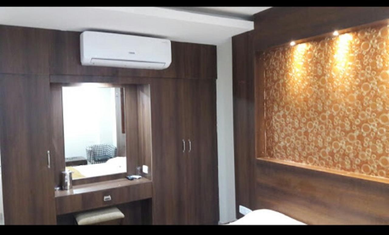 Hotel Gowri Sankar Ambāsamudram 외부 사진