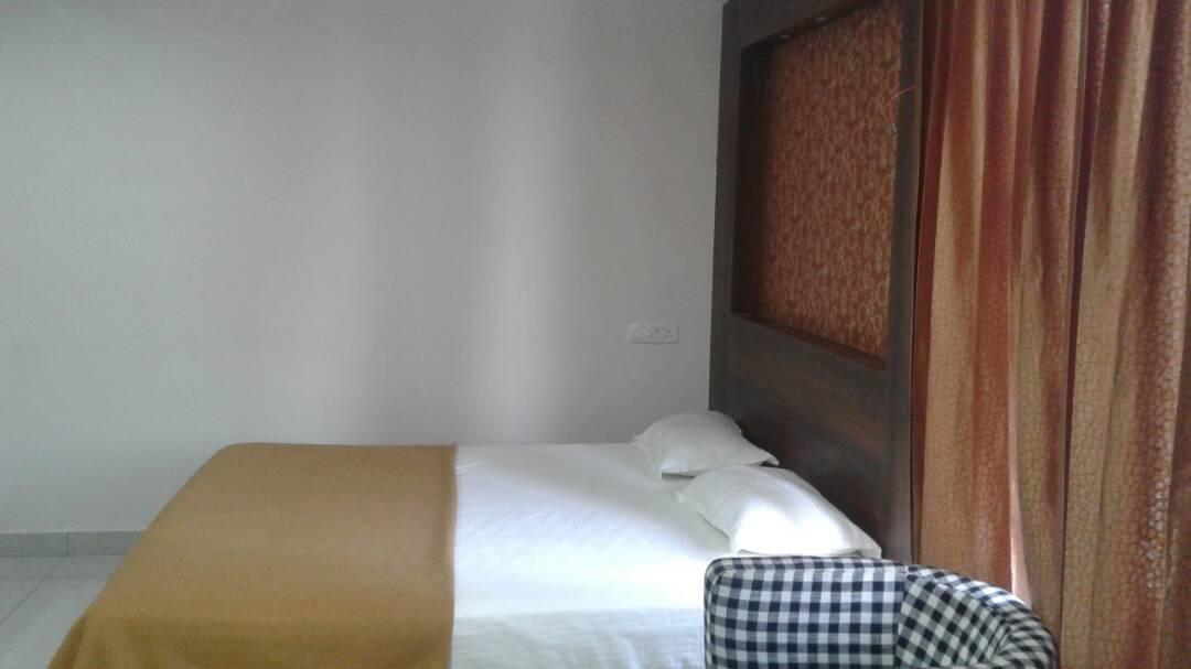 Hotel Gowri Sankar Ambāsamudram 외부 사진