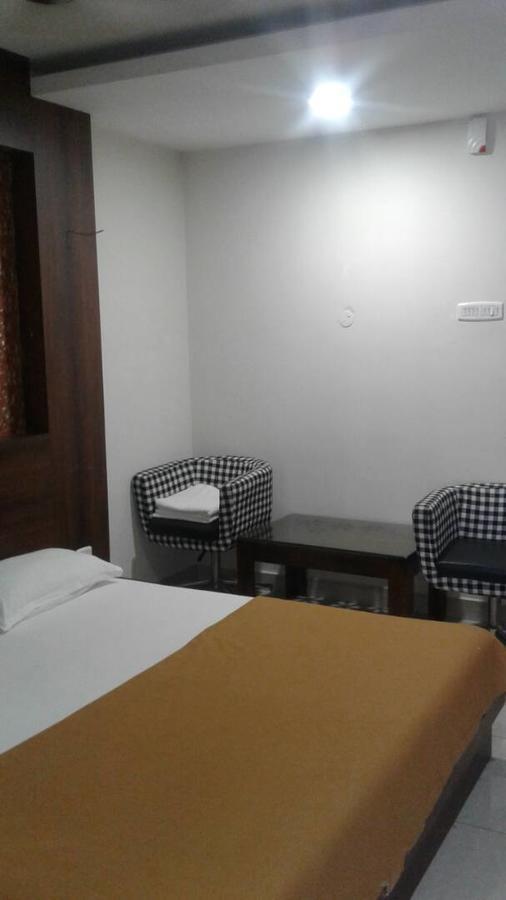 Hotel Gowri Sankar Ambāsamudram 외부 사진