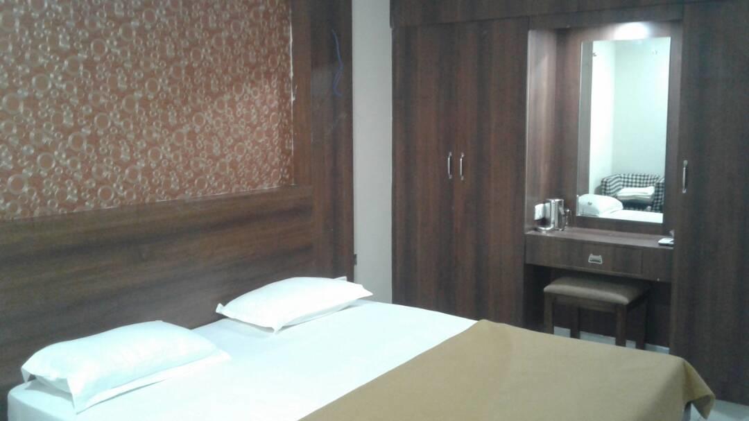Hotel Gowri Sankar Ambāsamudram 외부 사진