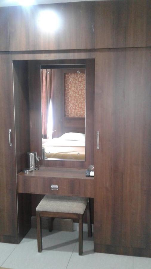 Hotel Gowri Sankar Ambāsamudram 외부 사진
