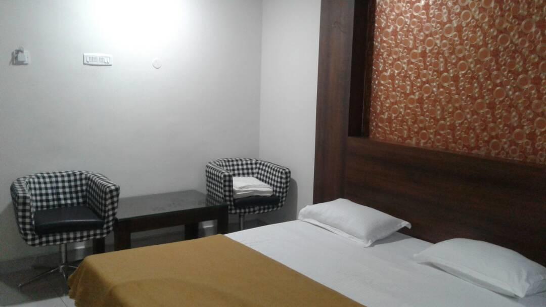 Hotel Gowri Sankar Ambāsamudram 외부 사진