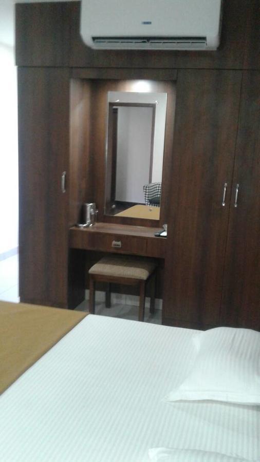 Hotel Gowri Sankar Ambāsamudram 외부 사진